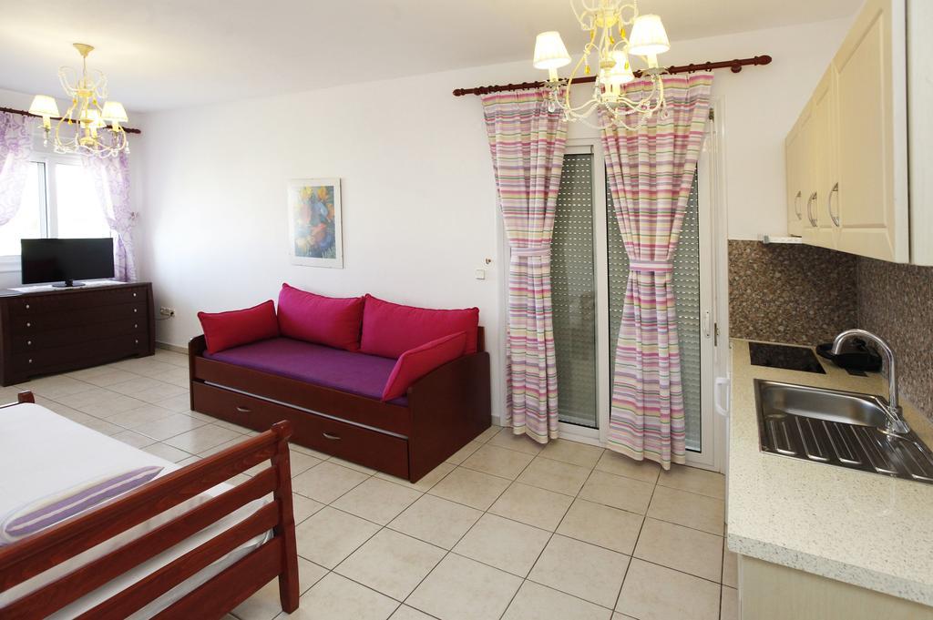 Nereids Apartments And Studios Chrisi Ammoudia Eksteriør billede