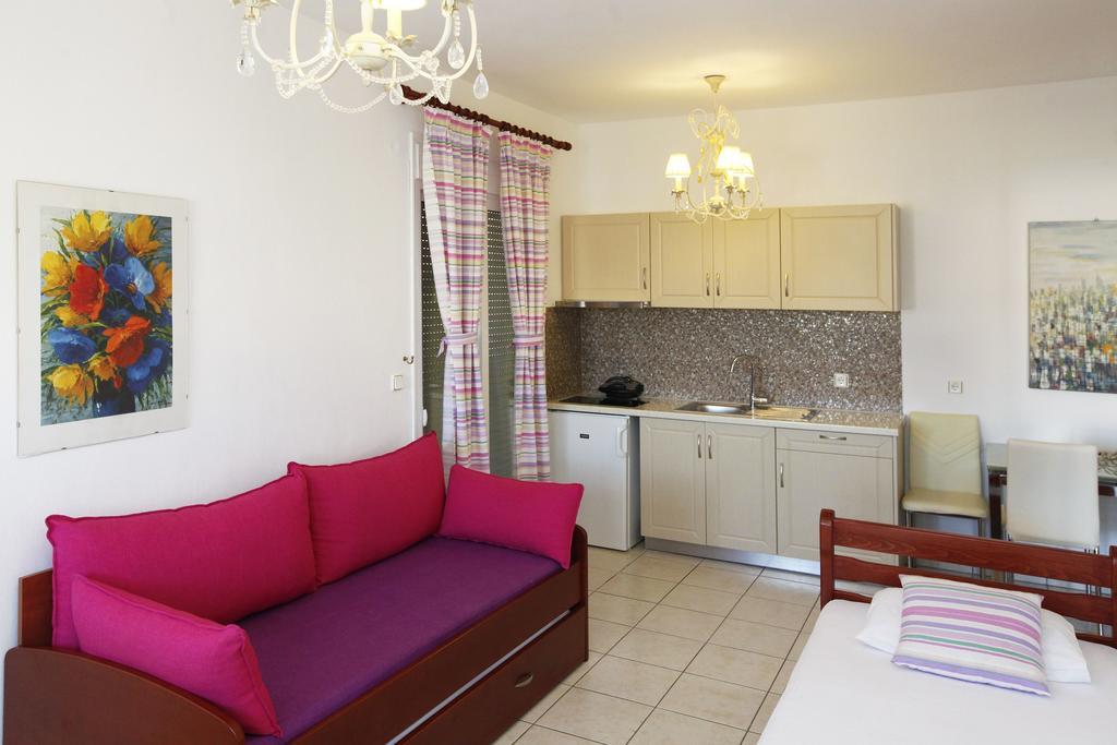 Nereids Apartments And Studios Chrisi Ammoudia Eksteriør billede
