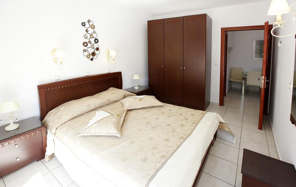 Nereids Apartments And Studios Chrisi Ammoudia Eksteriør billede
