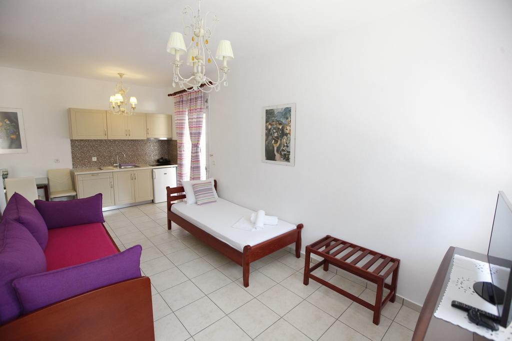 Nereids Apartments And Studios Chrisi Ammoudia Eksteriør billede