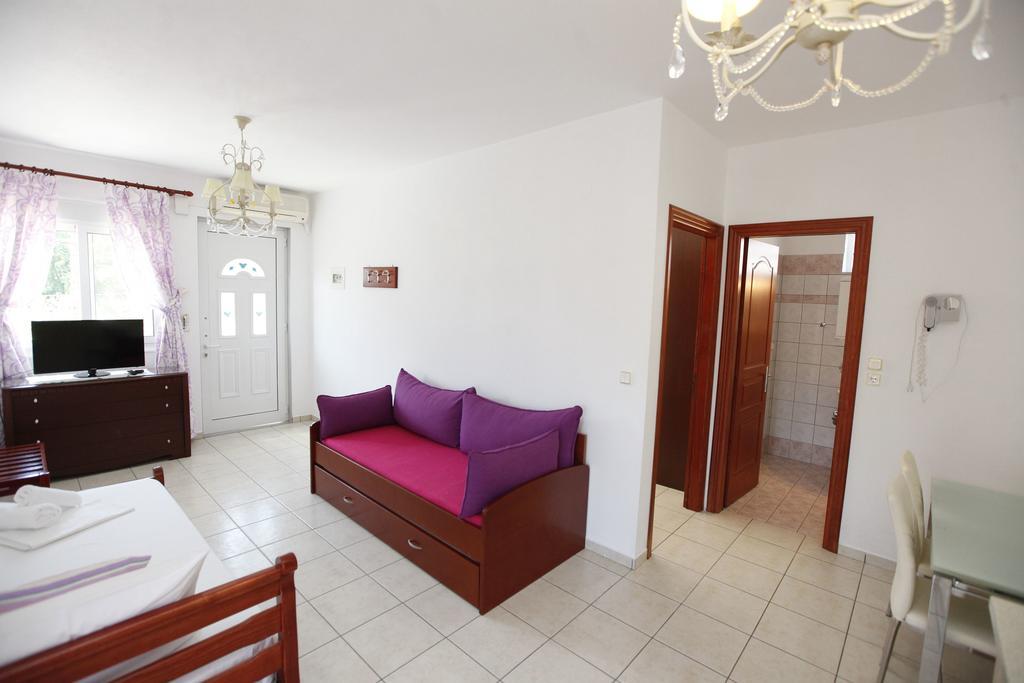 Nereids Apartments And Studios Chrisi Ammoudia Eksteriør billede