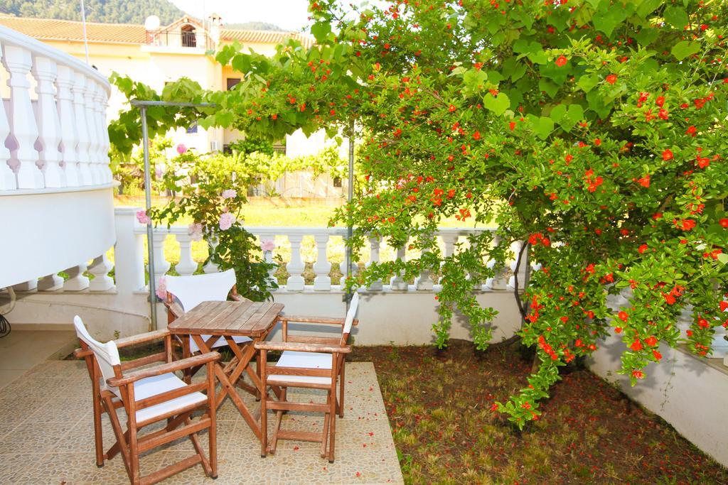 Nereids Apartments And Studios Chrisi Ammoudia Eksteriør billede