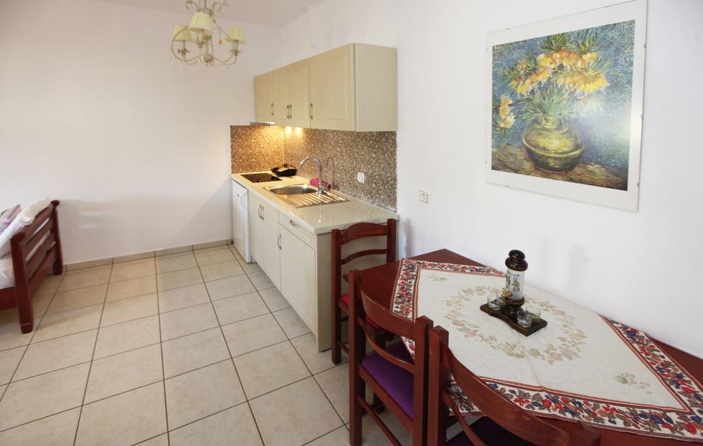 Nereids Apartments And Studios Chrisi Ammoudia Eksteriør billede