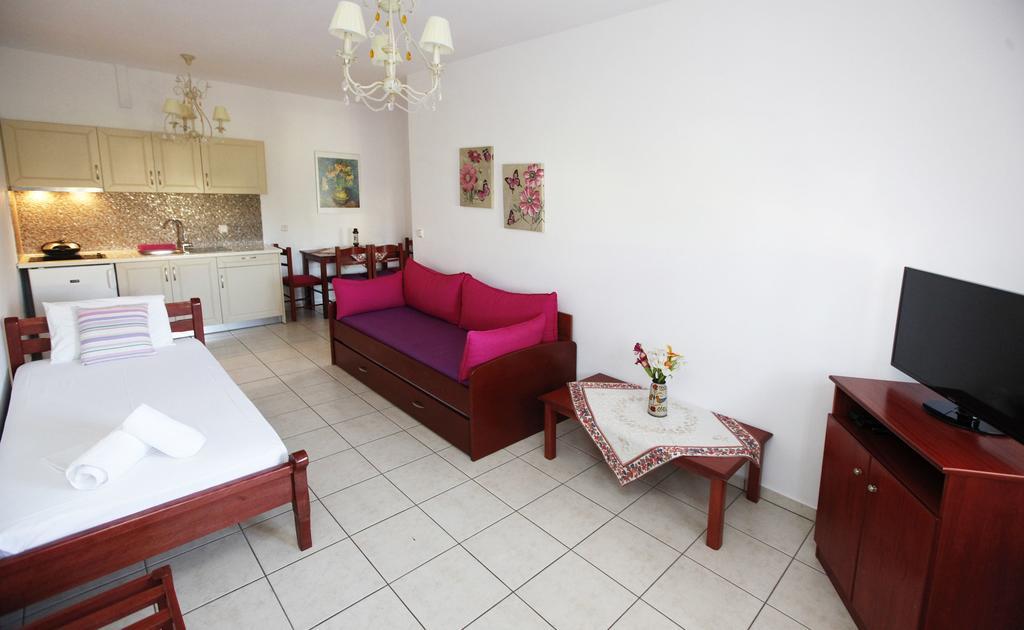 Nereids Apartments And Studios Chrisi Ammoudia Eksteriør billede