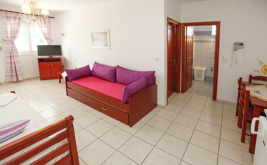 Nereids Apartments And Studios Chrisi Ammoudia Eksteriør billede