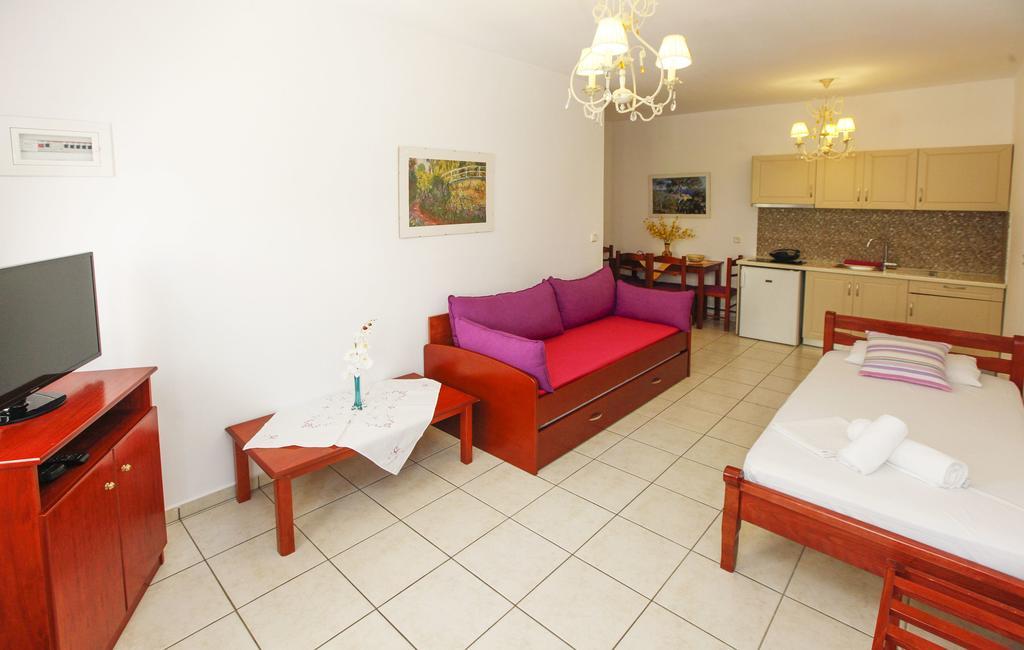 Nereids Apartments And Studios Chrisi Ammoudia Eksteriør billede